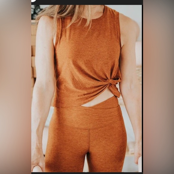 Beyond Yoga Front Twist Muscle Tank in Brown Featherweight , size XS - Picture 6 of 8